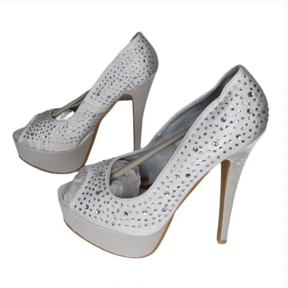 Steve Madden Shoes - Steve Madden Silver Platform heels with rhinestones size 8 women NWOT
